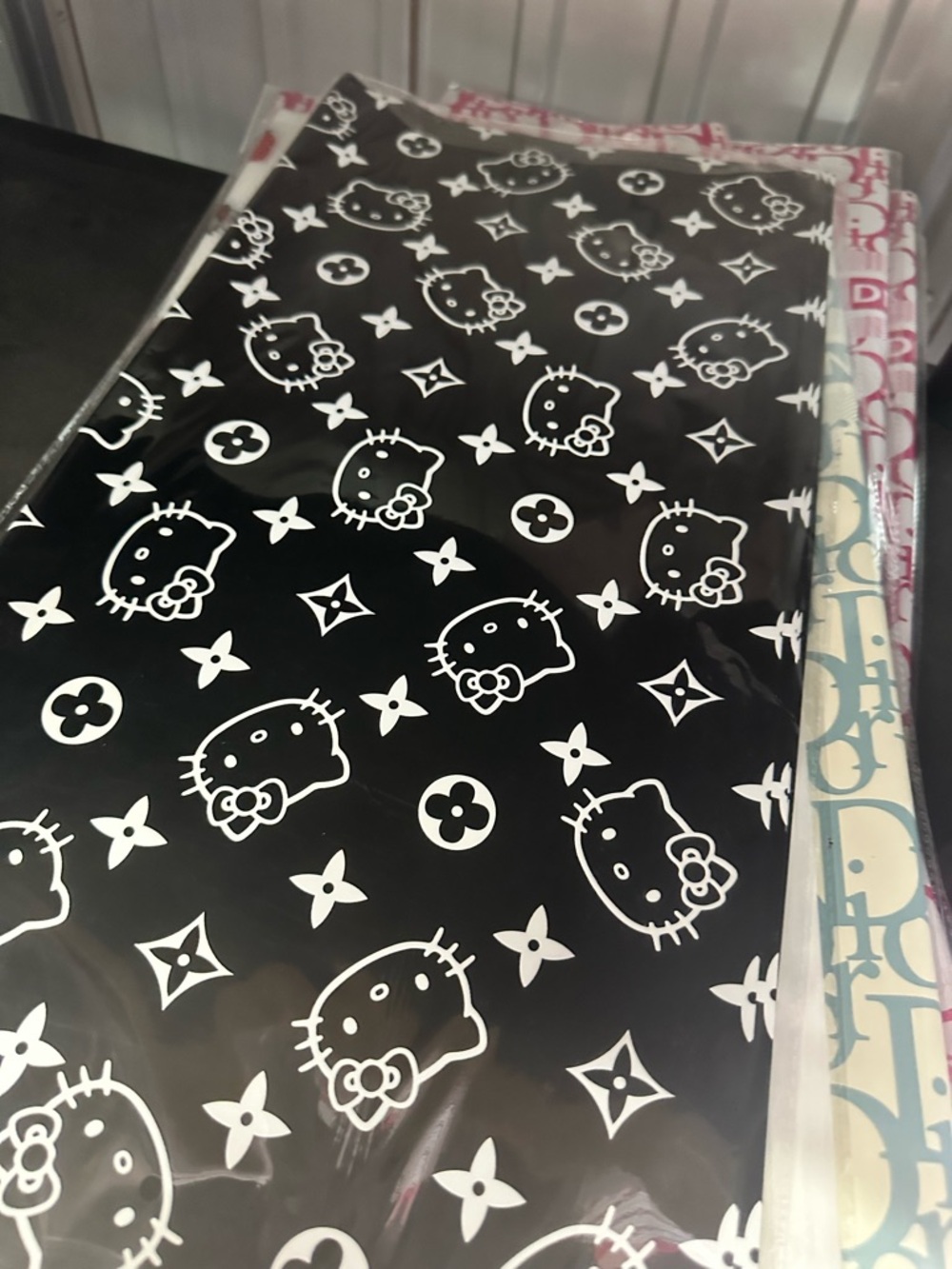 Hello Kitty Black Patterned floral paper 10x